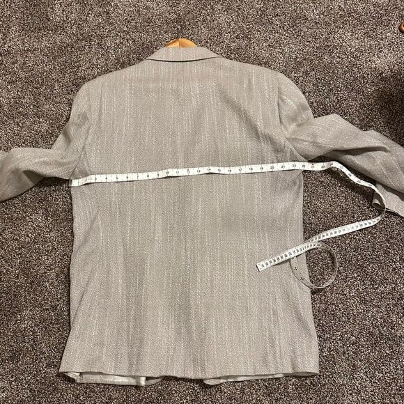 Vintage Sergio Valente “For the Gentleman” Beige Sport Coat in a 46 gently worn - Picture 4 of 11